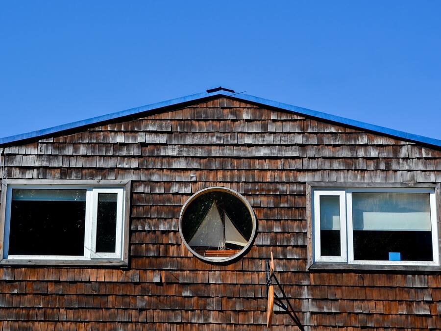 Vista frontal de la propiedad