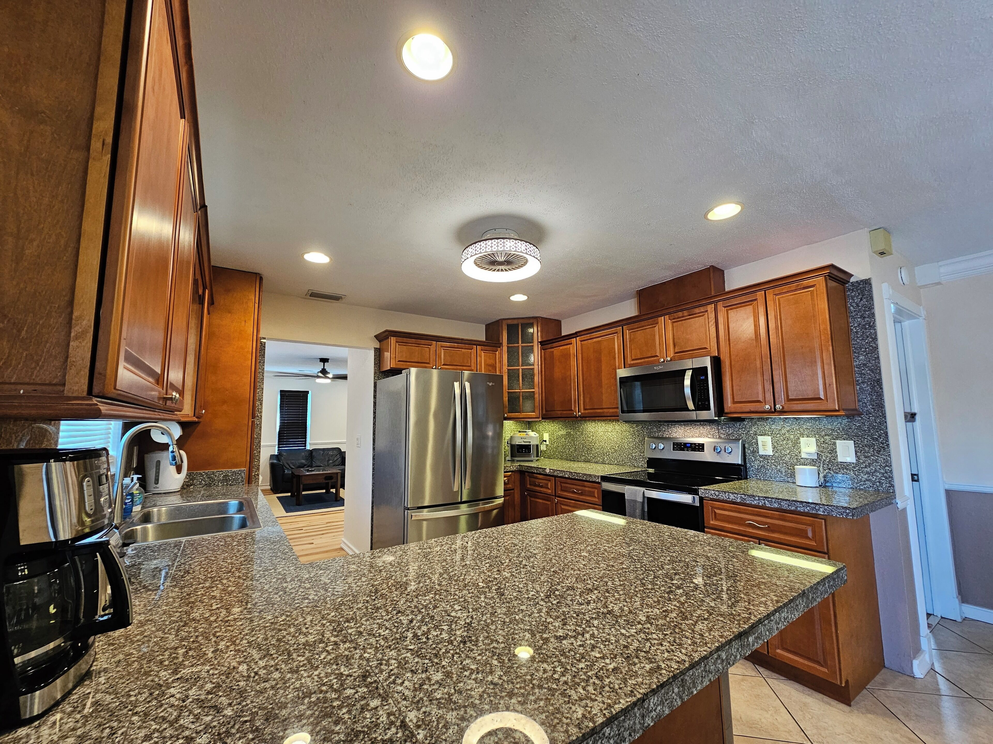 Microondas, horno, parrilla de estufa y lavavajillas 