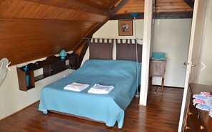 5 bedrooms, iron/ironing board, WiFi, bed sheets