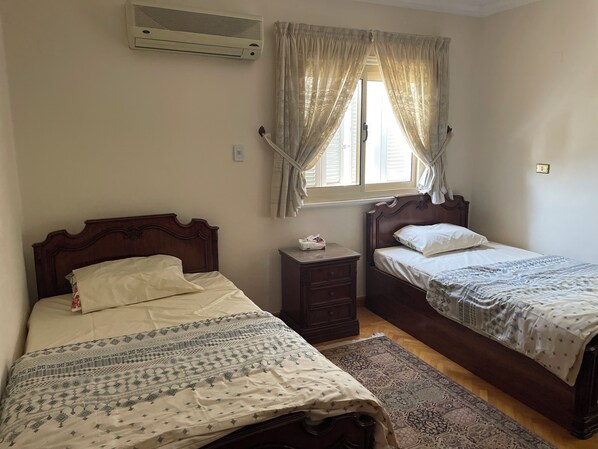 3 slaapkamers, een strijkplank/strijkijzer, wifi, beddengoed