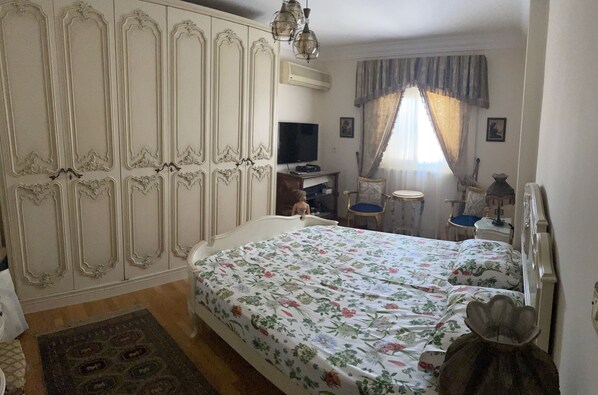 3 quartos, ferros/tábuas de passar roupa, Wi-Fi, roupa de cama