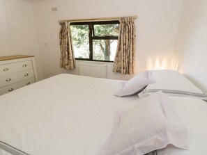 2 bedrooms, individually decorated, individually furnished, free WiFi