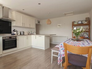 Dishwasher, cookware/dishes/utensils