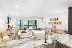 TV - Boardwalk Villas 298 - Community Pool, Lake Front, Great Amenities + Dining! (Miramar Beach)