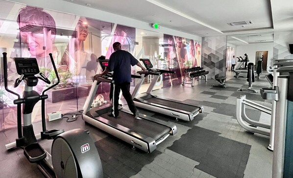 Condo, 1 Bedroom, Accessible, Smoking | Fitness studio