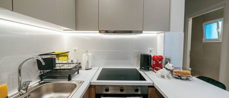 Fridge, oven, coffee/tea maker, cookware/dishes/utensils