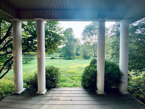 Guest Home on Historic Horse Farm