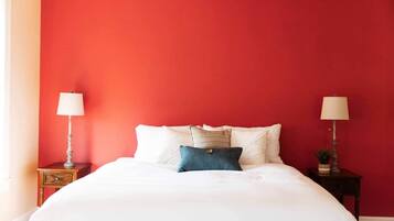 4 bedrooms, iron/ironing board, WiFi, bed sheets