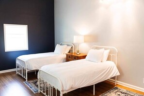 4 chambres, fer et planche Ă  repasser, Wi-Fi, draps fournis