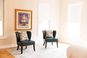 4 bedrooms, iron/ironing board, WiFi, bed sheets - Guest Home on Historic Horse Farm (Bourbon County)