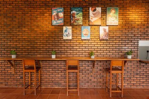 Free daily English breakfast