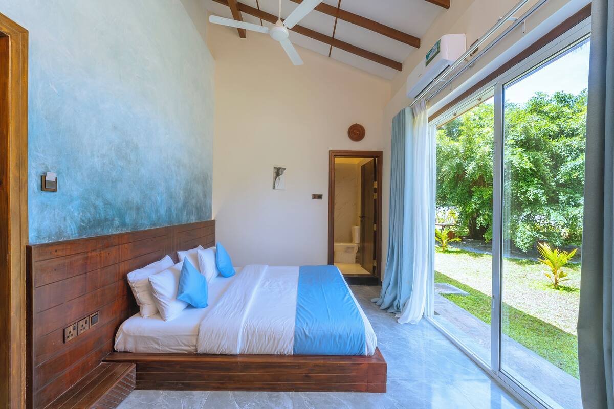 Classic Double Room | In-room safe, free WiFi