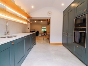 Cookware/dishes/utensils - Welly Bob Cottage (Skipton)