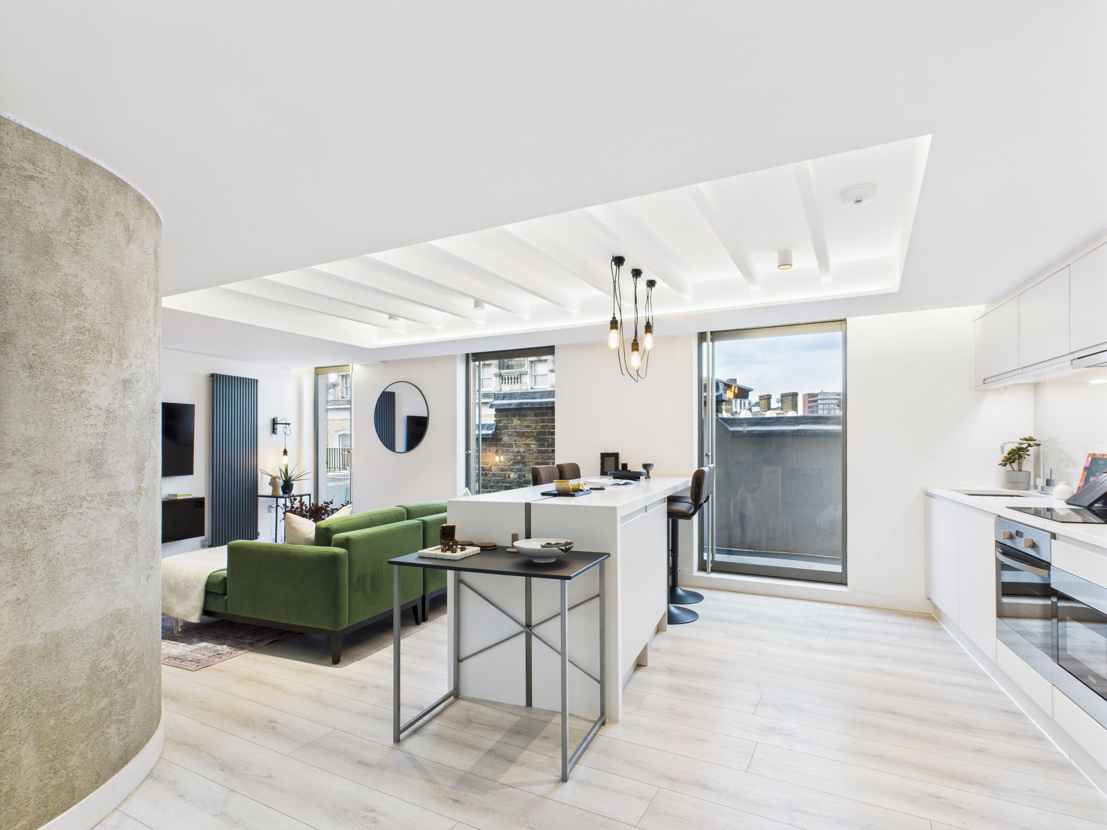 Căn hộ có thiết kế đặc trưng, 2 phòng ngủ | Khu phòng khách | Smart TV 