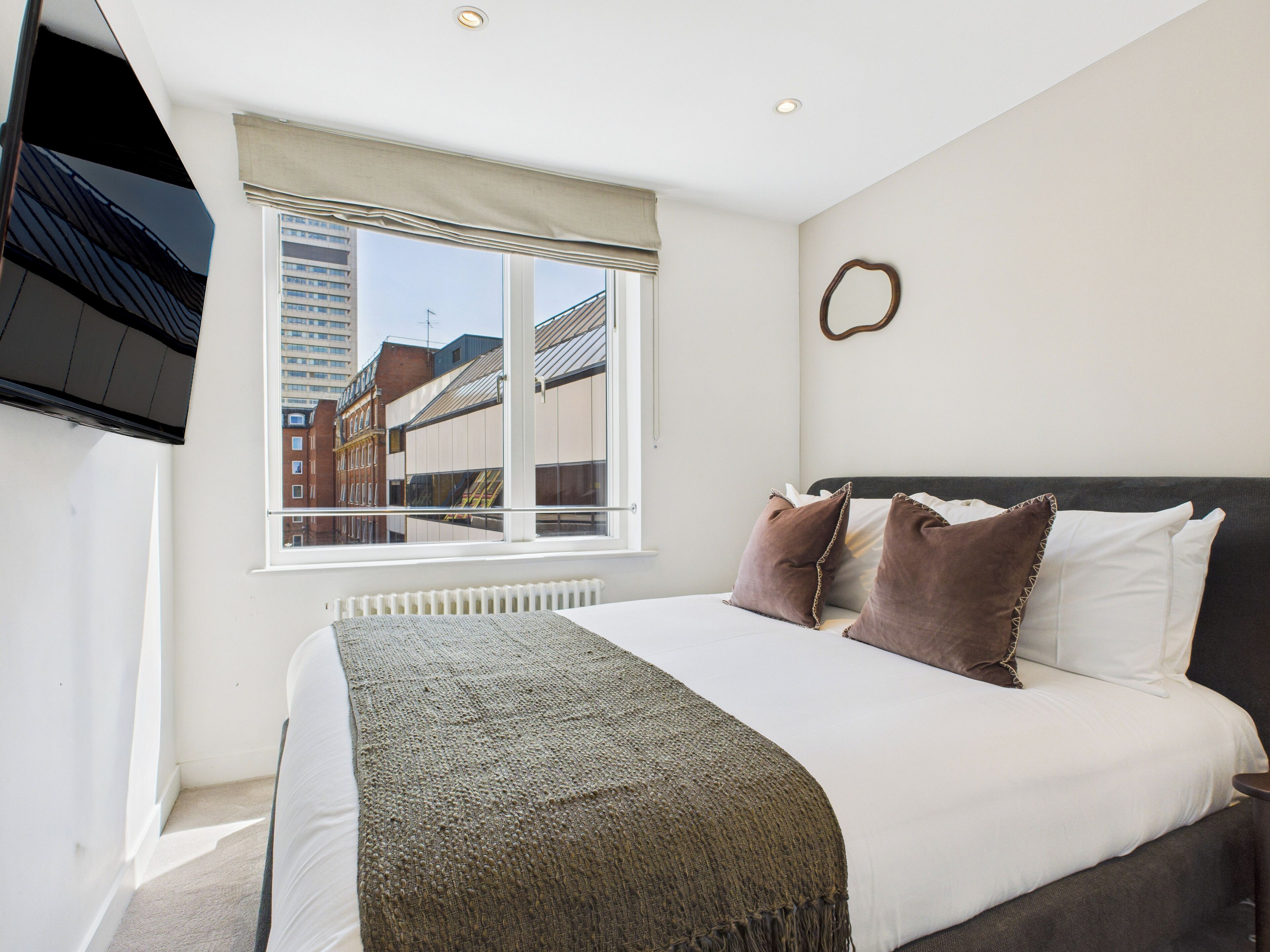 Deluxe Apartment, 2 Bedrooms | Desk, laptop workspace, iron/ironing board, free WiFi