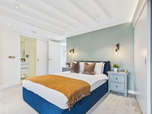 Desk, laptop workspace, iron/ironing board, free WiFi - Be London - Borough Market Residences (London)