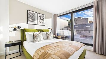 Exclusive Apartment | Desk, laptop workspace, iron/ironing board, free WiFi