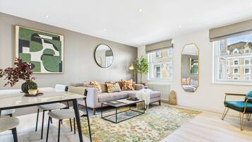 Deluxe Apartment, 2 Bedrooms | Desk, laptop workspace, iron/ironing board, free WiFi