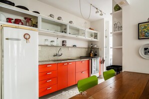 Basic Apartment | Private kitchen | Cookware/dishes/utensils