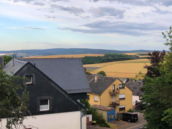 A residential area with houses, a road, and fields in the background. - Apartment in Pellingen (Pellingen)