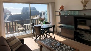 Tv, dvd-afspiller, bøger, videobibliotek