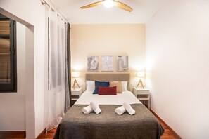 2 chambres, fer et planche à repasser, Wi-Fi gratuit, draps fournis