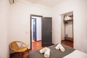 3 bedrooms, iron/ironing board, internet, bed sheets