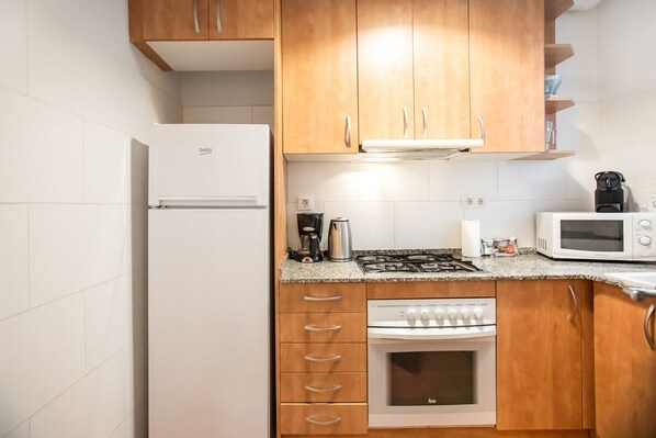 Réfrigérateur, micro-ondes, four, lave-vaisselle