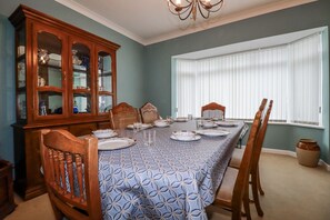 Cottage | Dining