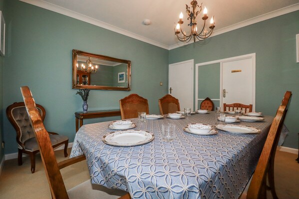 Cottage | Dining