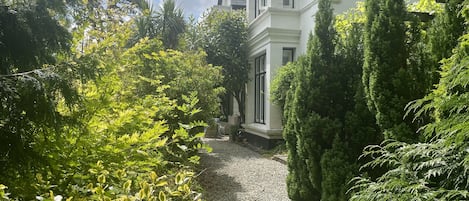 Enceinte de lâhĂ©bergement