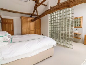 5 bedrooms, individually decorated, individually furnished, free WiFi