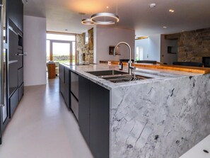 Dishwasher, cookware/dishes/utensils