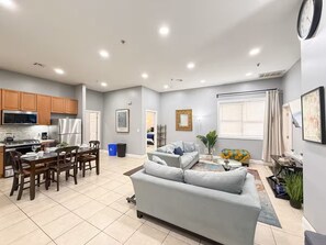 Living area - WORLD CUP+near NYC+Parking (North Bergen)