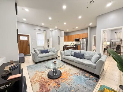 Huge apartment near NYC+Parking!