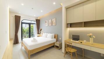 4 bedrooms, iron/ironing board, free WiFi, bed sheets