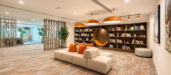 1BDR Luxury Stay with Pool & Gym | Waters Edge
