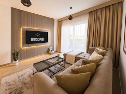 1BDR Luxury Stay with Pool & Gym | Waters Edge