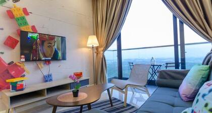 Chic 2BR Dpristine 9 Next to Legoland Free Parking