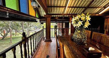 Charming Nature Kampung Home for Family Getaways