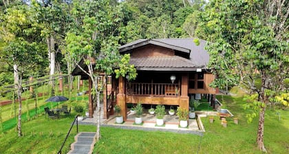 Charming Nature Kampung Home for Family Getaways