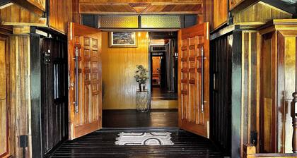 Charming Nature Kampung Home for Family Getaways
