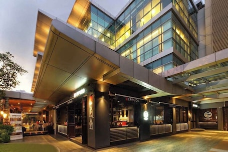 House (6 Bedrooms) | Interior