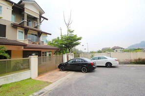 House (4 Bedrooms) | Interior - Chic 4BR Oasis With Gazebo, Your Dream Getaway (Cheras)