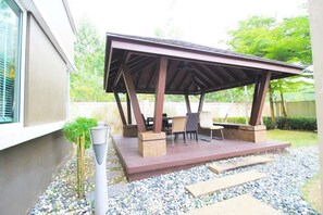 House (4 Bedrooms) | Interior - Chic 4BR Oasis With Gazebo, Your Dream Getaway (Cheras)