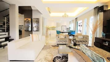 House (4 Bedrooms) | Front of property