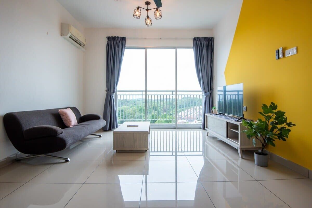 Apartment (3 Bedrooms) | Front of property