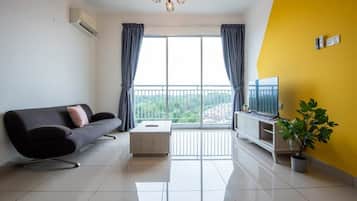 Apartment (3 Bedrooms) | Front of property