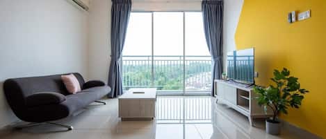 Apartment (3 Bedrooms) | Front of property