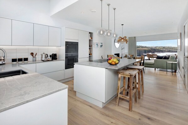 Studio (3 Bedrooms) | Interior